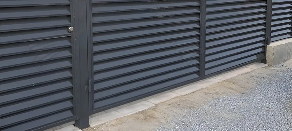 Забор на винтовых сваях: плюсы и минусы, варианты, инструкция по монтажу 